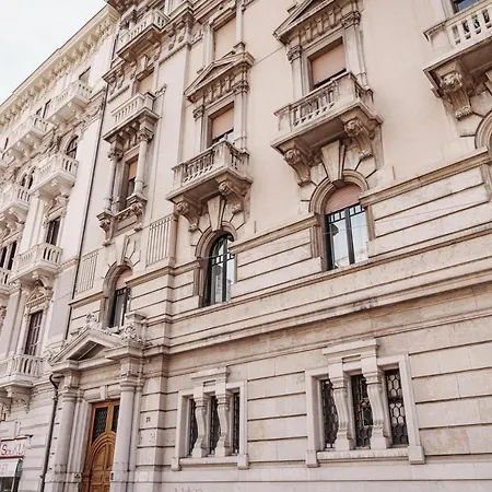 Art View Luxury Апартаменты *